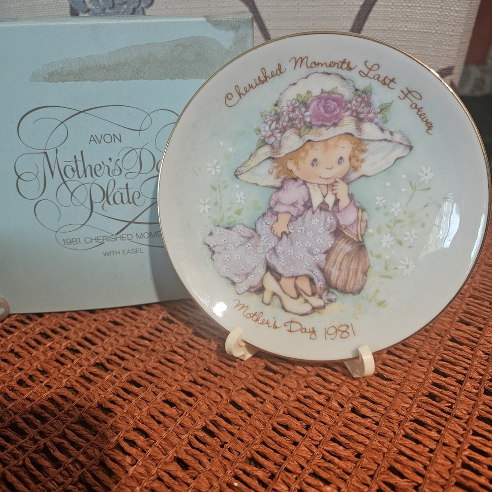 Avon 1981‎ Mothers Day Decorative Plate "Cherished Moments" 5 Inches